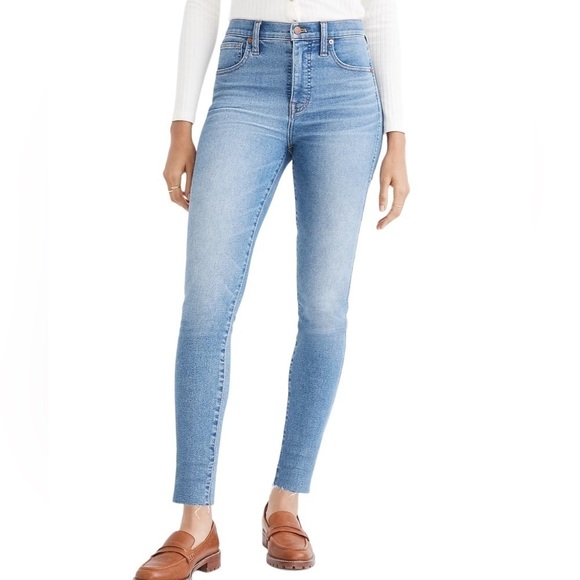 Madewell 10" High-Rise Skinny Jeans in Highview Wash: Raw-Hem Edition - Picture 2 of 11